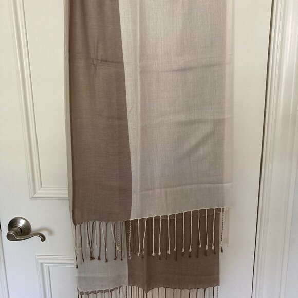 Banana Republic taupe ivory fringed scarf - Picture 15 of 15